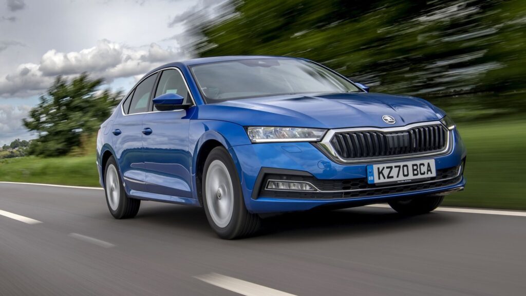 Skoda Octavia vs Volkswagen Passat vs Toyota Camry : Comparatif Berlines Familiales