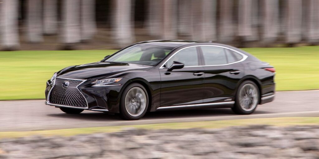 La Lexus LS500h 2024 : Le Retour du Luxe Traditionnel