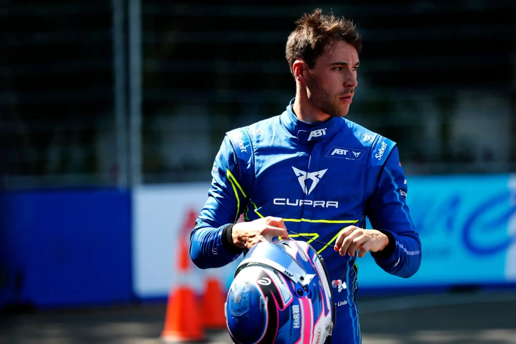Kelvin van der Linde en route vers BMW : Un avenir incertain en DTM