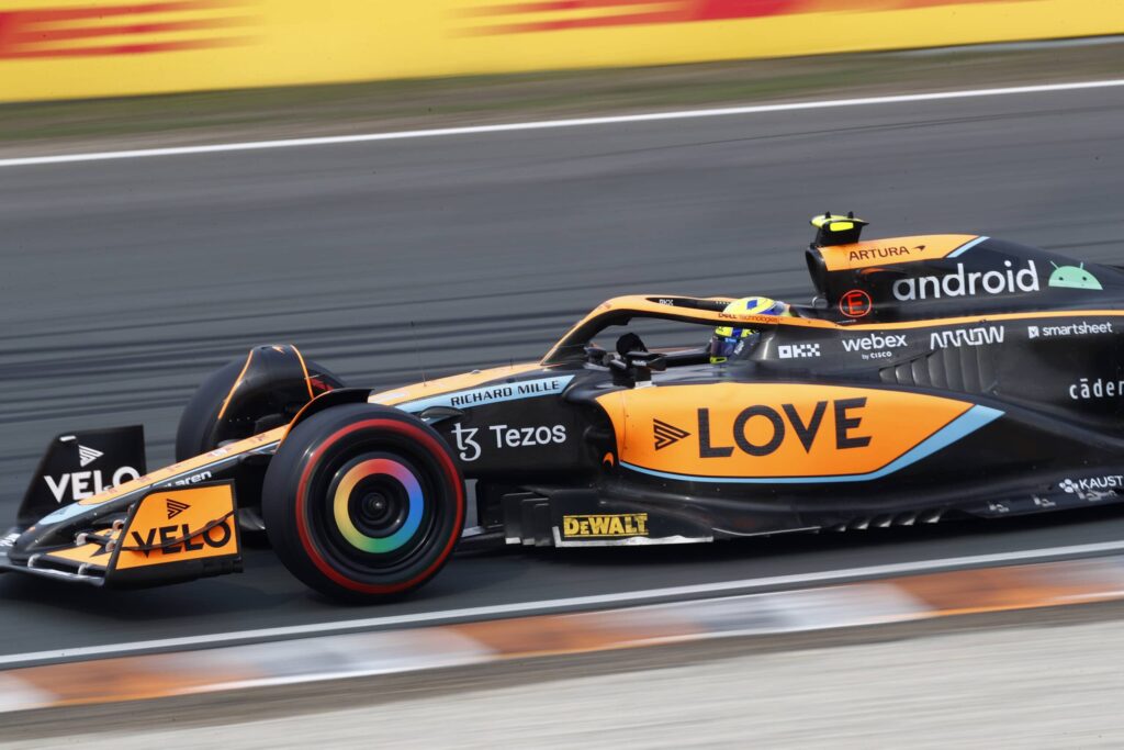 McLaren Remporte le Titre des Constructeurs Grâce à la Victoire de Norris au GP d’Abu Dhabi