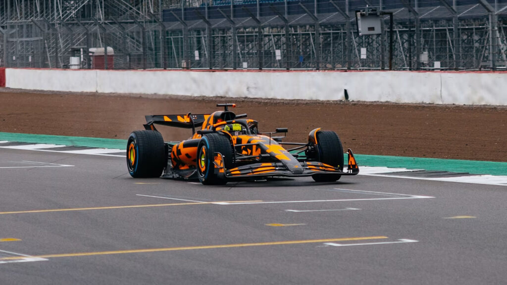 McLaren lève le voile sur la MCL39 avec une livrée camouflage